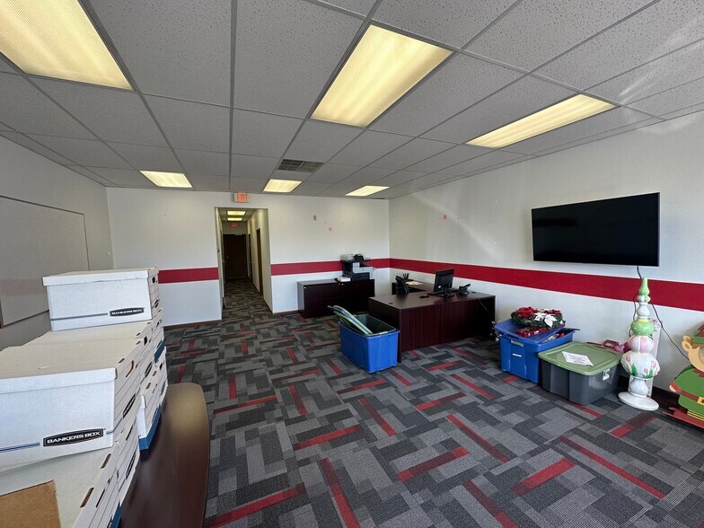 More Photos Of 1220 Janesville Ave, Fort Atkinson Freestanding For Lease