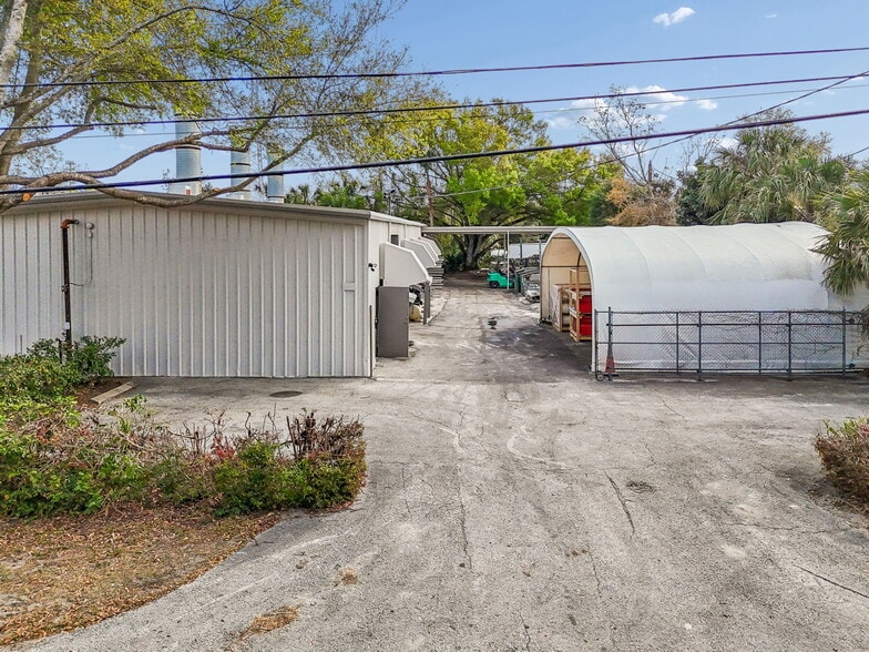 More Photos Of 1060 Harbor Lake Dr, Safety Harbor Light Manufacturing For Sale