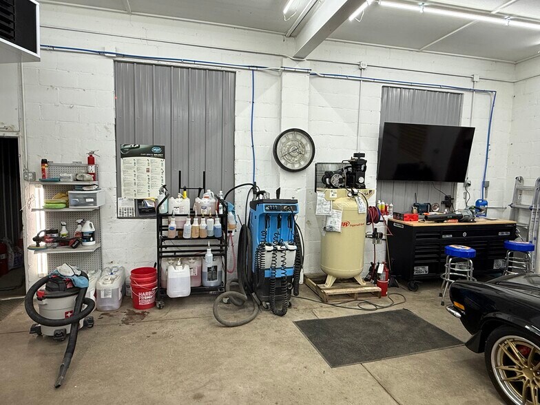 More Photos Of 707 W Main St, Crestline Specialty For Sale