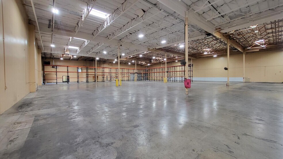 More Photos Of 3325-3326 W Oquendo Rd, Las Vegas Warehouse For Lease