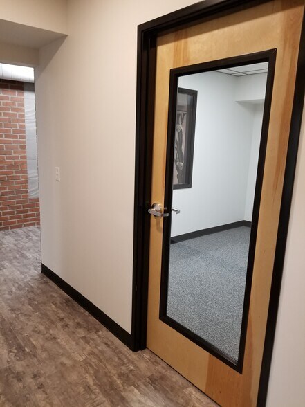More Photos Of 550 S Main St, Lebanon Office For Sale