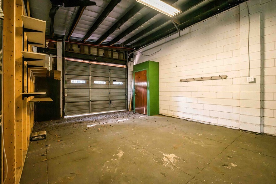 More Photos Of 711 Tattnall st, Savannah Light Distribution For Sale