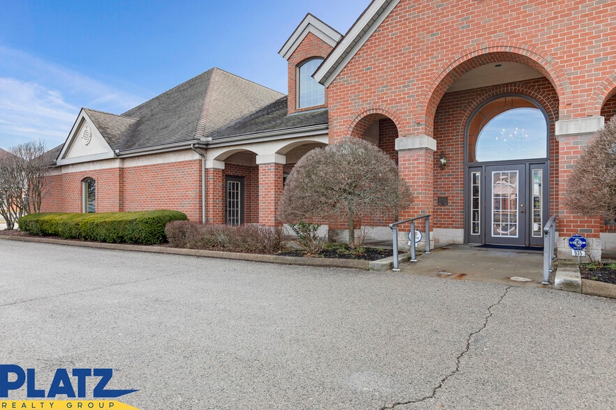 Primary Photo Of 935 Trailwood Dr, Youngstown Medical For Lease
