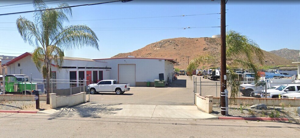 More Photos Of 11420 N Woodside Ave, Santee Warehouse For Lease