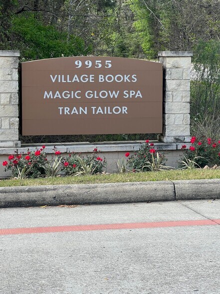 More Photos Of 9955 Woodlands Pky, The Woodlands General Retail For Lease