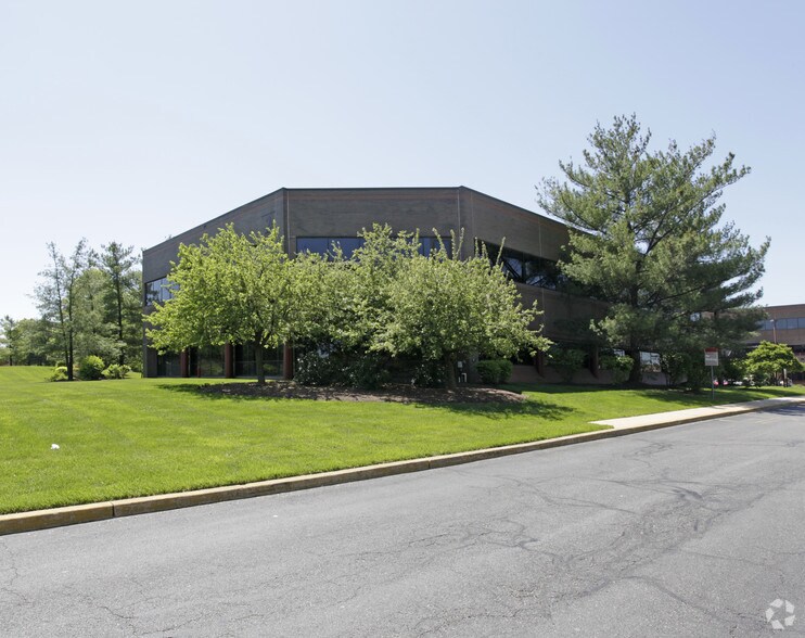 More Photos Of 2 Reads Way, New Castle Office For Lease