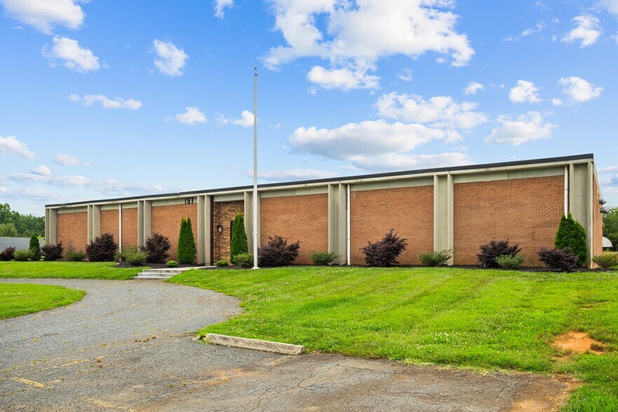 More Photos Of 157 Industrial Dr, King Warehouse For Lease