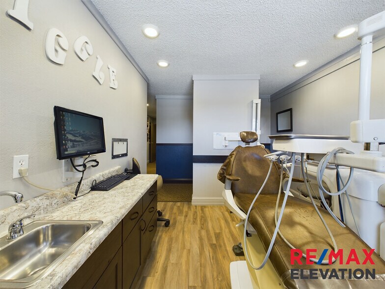 More Photos Of 915 W Fetterman St, Buffalo Office For Sale