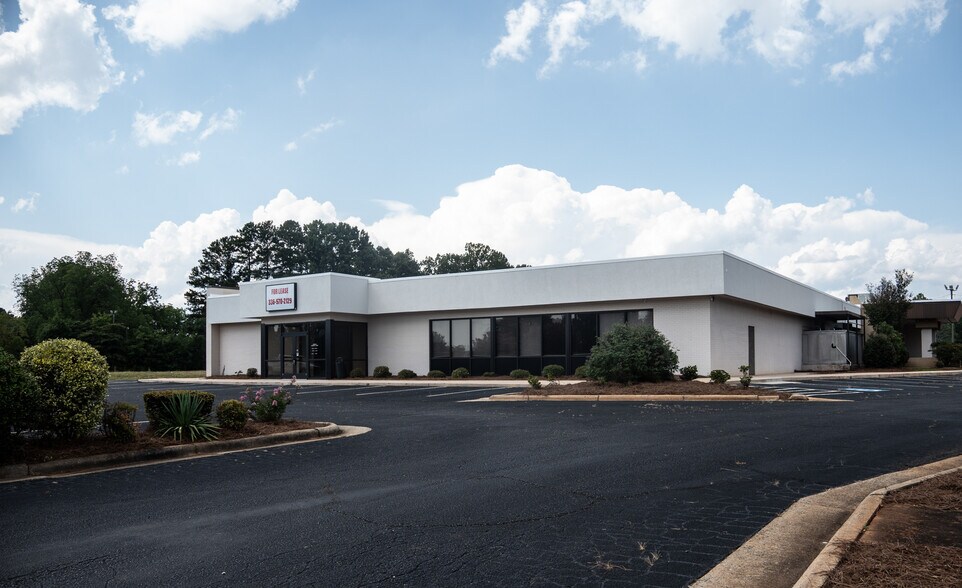More Photos Of 2703 Ramada Rd, Burlington General Retail For Lease