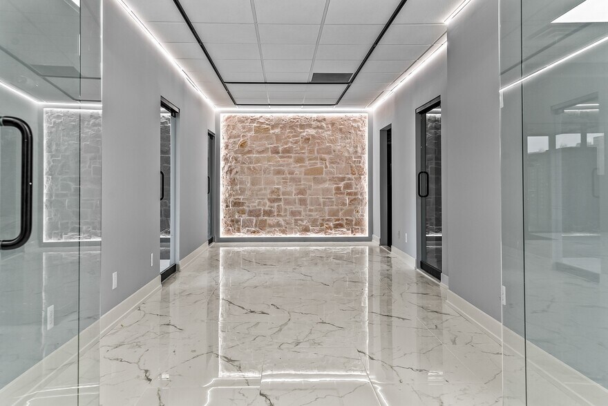 More Photos Of 805 Oakwood Dr, Rochester Office For Lease