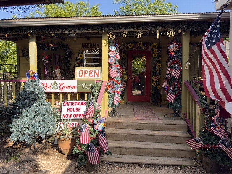 More Photos Of 1706 Hunter Rd, New Braunfels Storefront For Sale