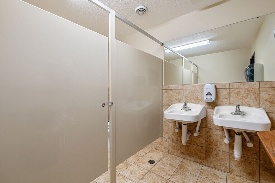 More Photos Of 3700 11th Pl NE, Austin Lodge Meeting Hall For Sale