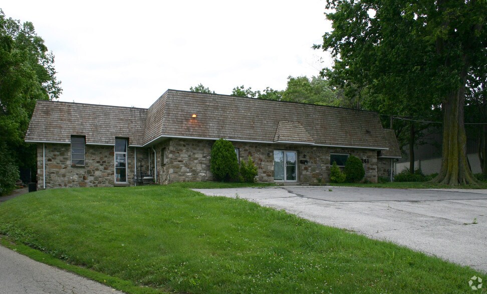 More Photos Of 241 King Manor Dr, King Of Prussia Light Distribution For Lease