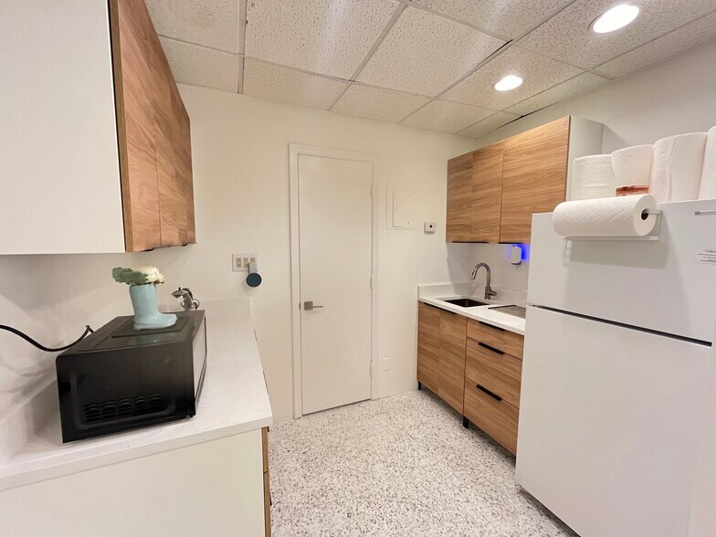 More Photos Of 665 SE 10th St, Deerfield Beach Medical For Lease