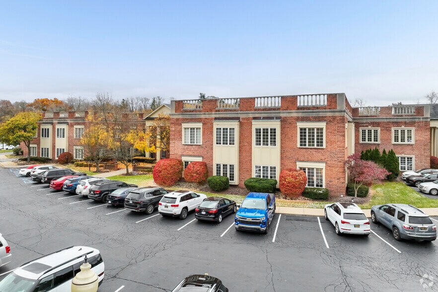 More Photos Of 33 Bloomfield Hills Pky, Bloomfield Hills Office For Lease