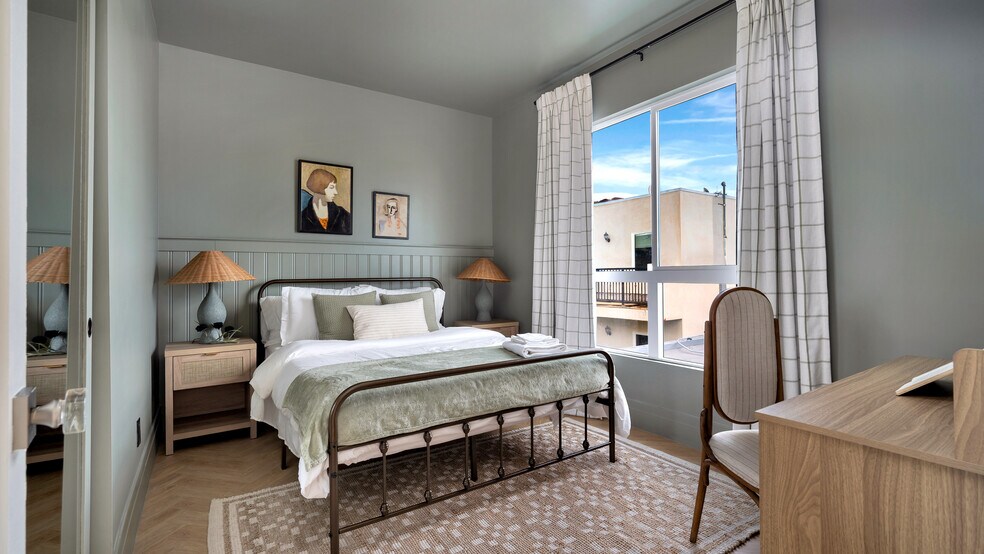 More Photos Of 1351 Seward St, Los Angeles Apartments For Sale