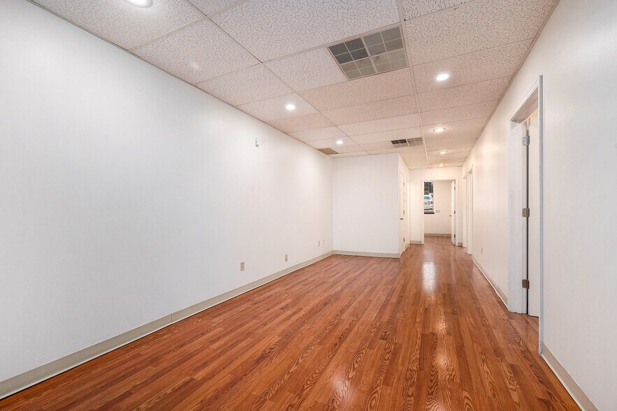 More Photos Of 5950 N Oak Tfwy, Kansas City Office For Sale
