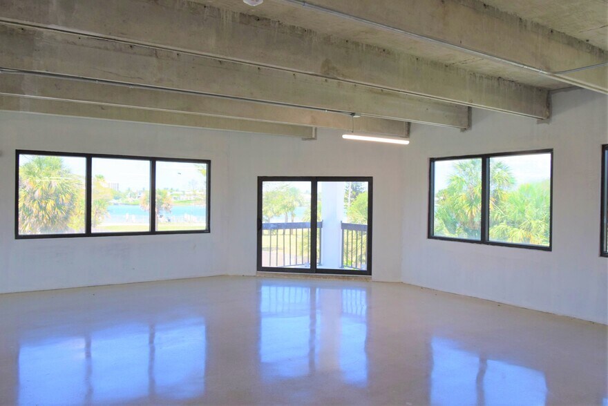 More Photos Of 1016 Clemons St, Jupiter Office For Lease