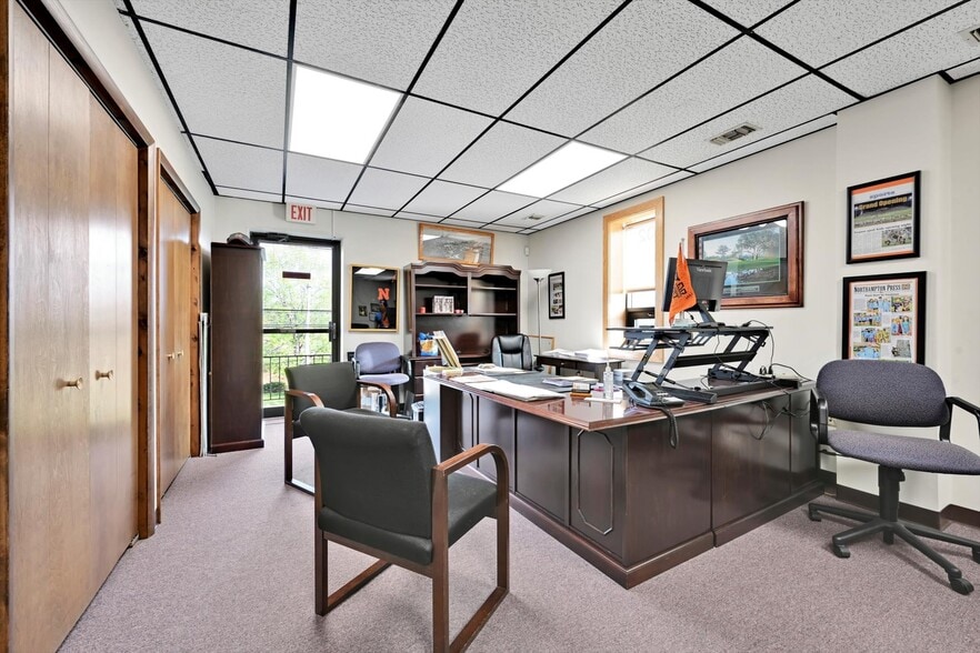 More Photos Of 2014 Laubach Ave, Northampton Office For Sale