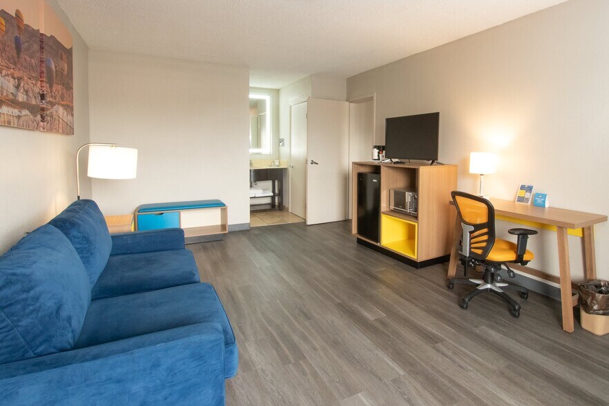 More Photos Of 5101 Ellison St NE, Albuquerque Hotel For Sale