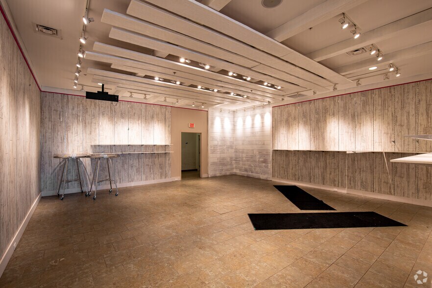 More Photos Of 301 Tanger Dr, Terrell Unknown For Lease