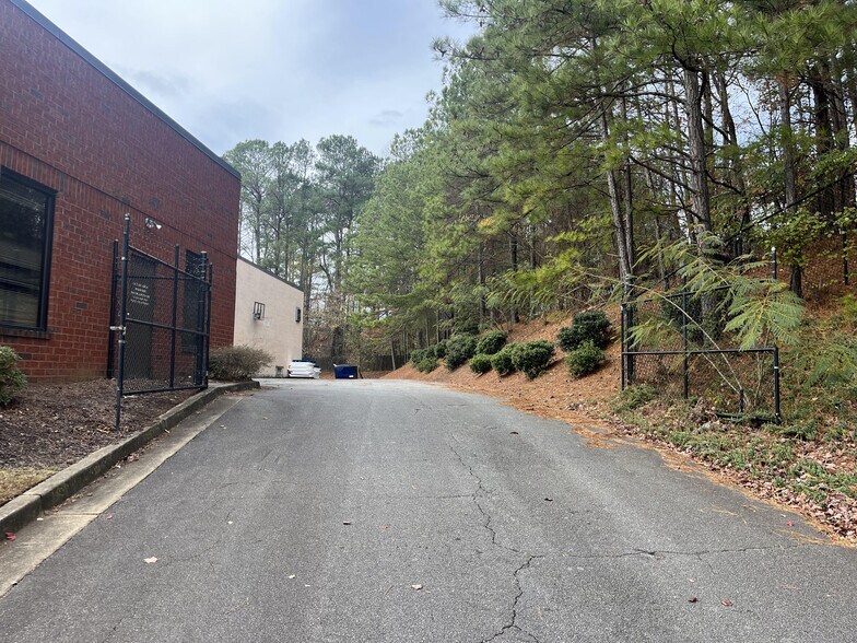 More Photos Of 5333 Bells Ferry Rd, Acworth Light Distribution For Lease