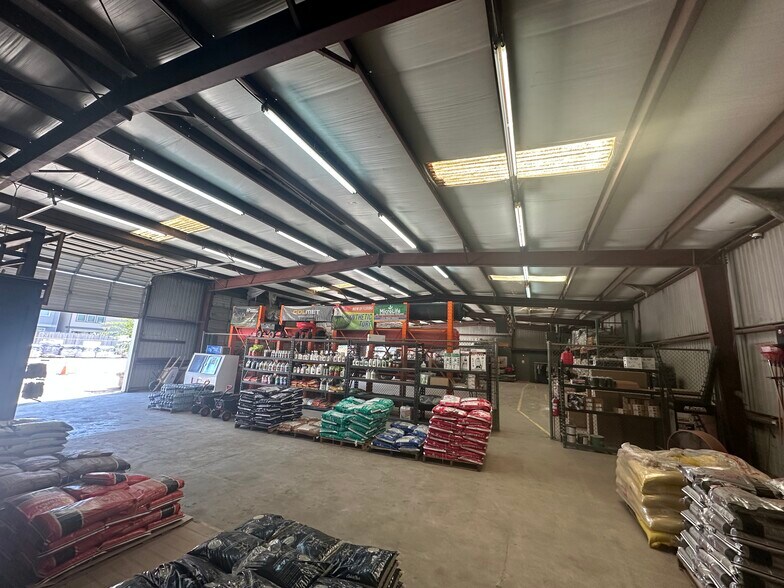 More Photos Of 1261 Brittmoore Rd, Houston Warehouse For Sale