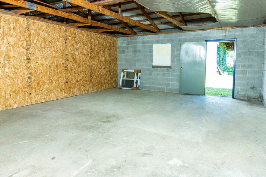 More Photos Of 124 Chestnut St, Pulaski General Retail For Sale