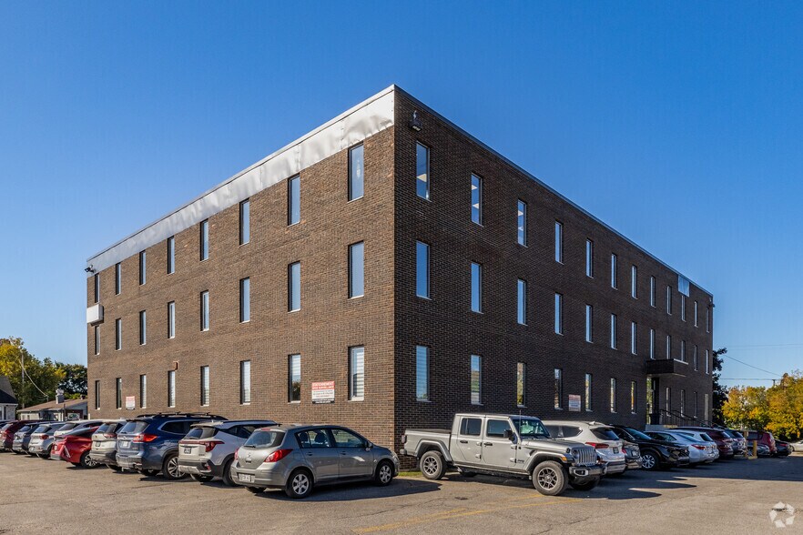 More Photos Of 92 Boul Saint-Raymond, Gatineau Office For Sale