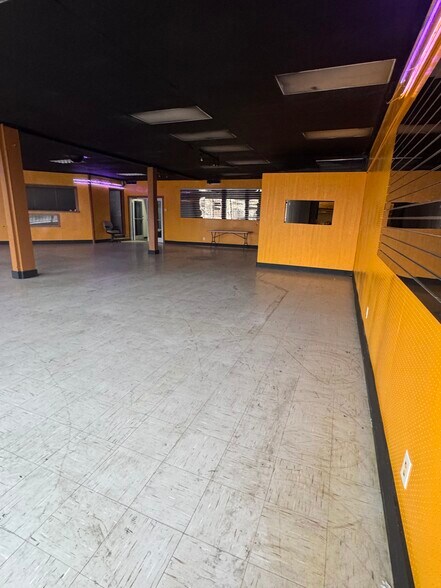 More Photos Of 4453 Summer Ave, Memphis Department Store For Lease