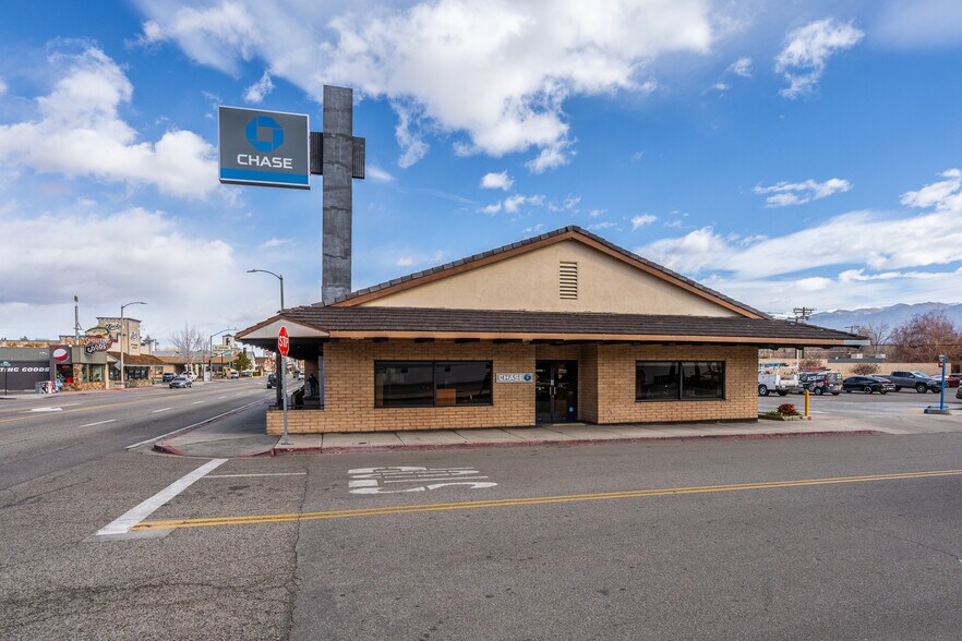 More Photos Of 400 N Main St, Bishop Storefront For Sale