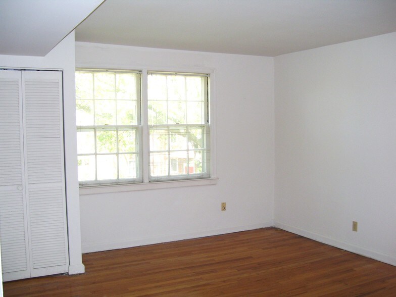 More Photos Of 1315 Westview Ave, East Lansing Apartments For Sale