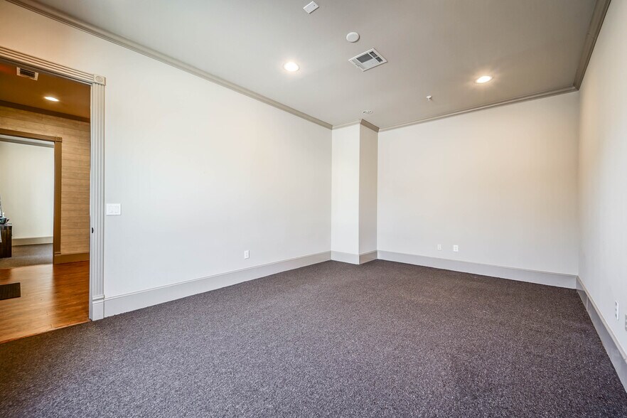 More Photos Of 256 Ed English Dr, Shenandoah Medical For Sale
