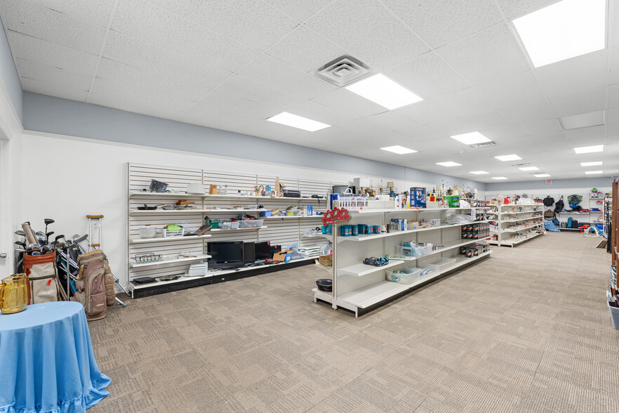 More Photos Of 6 Television Cir, Savannah Freestanding For Lease