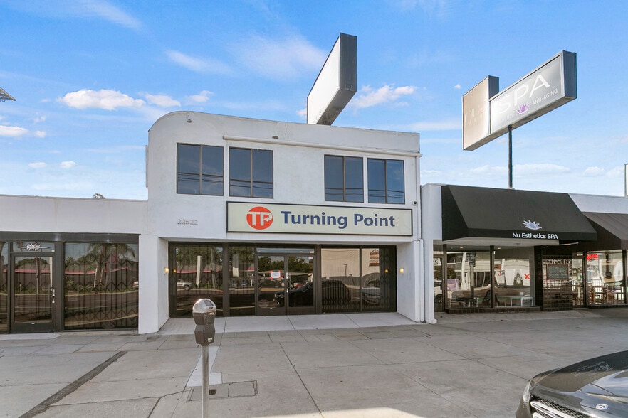 More Photos Of 22520-22522 Ventura Blvd, Woodland Hills Storefront Retail Office For Lease