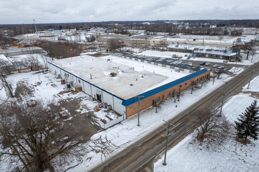 More Photos Of 325 Jay St, Coldwater Warehouse For Lease