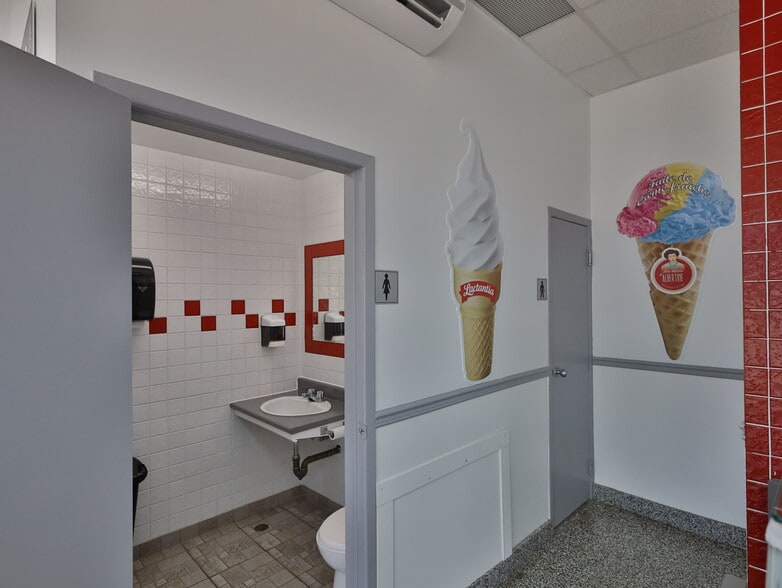 More Photos Of 859 Rue De La Vérendrye, Trois-Rivières General Retail For Sale