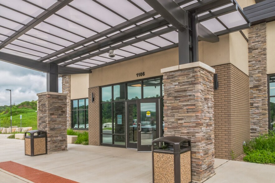 More Photos Of 1106 Military Blvd, Decorah Office For Sale