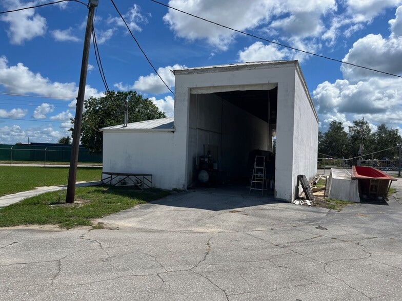 More Photos Of 523 Pear St, Sebring Warehouse For Sale