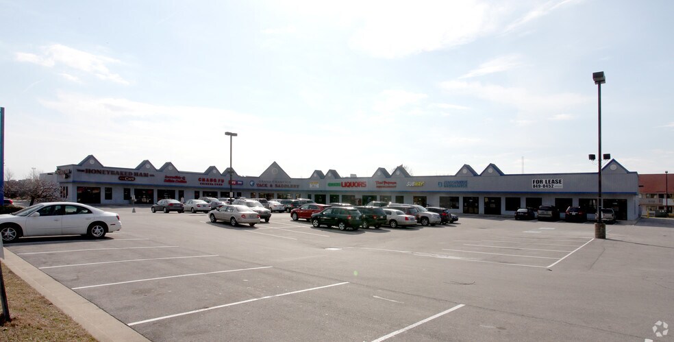 More Photos Of 3905 W 96th St, Indianapolis Storefront For Lease