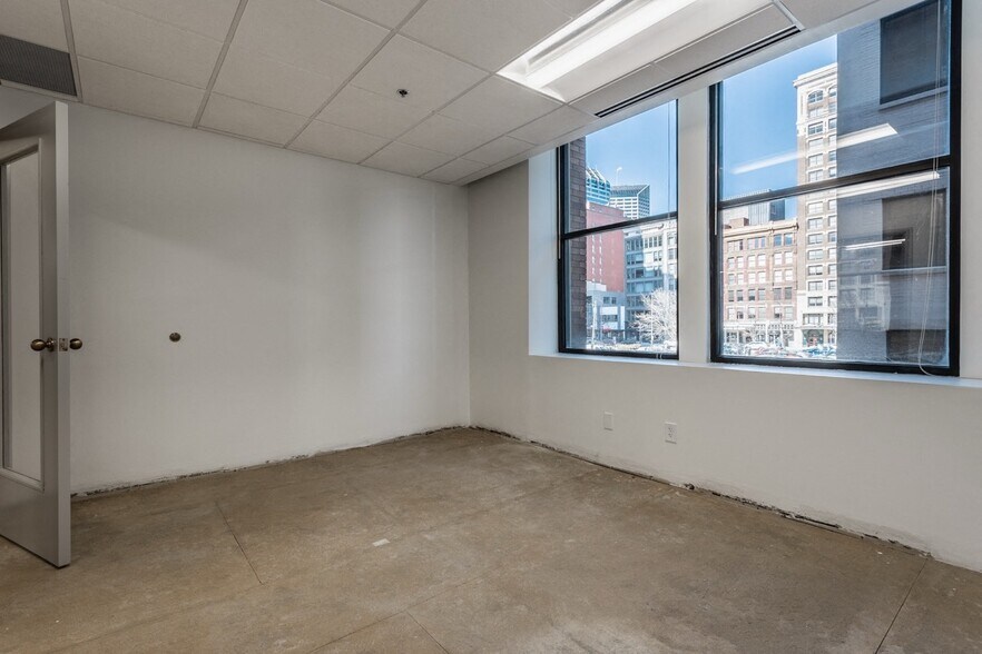 More Photos Of 36 S Pennsylvania St, Indianapolis Office For Lease