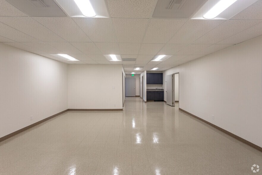 More Photos Of 2910-2960 Scott Blvd, Santa Clara Light Distribution For Lease