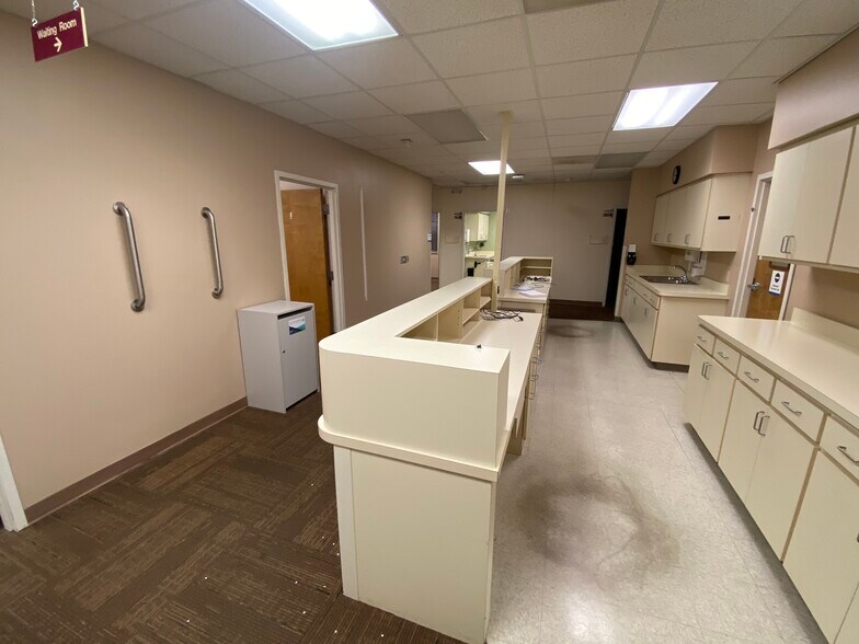 More Photos Of 2212 W Kearney St, Springfield Office For Sale