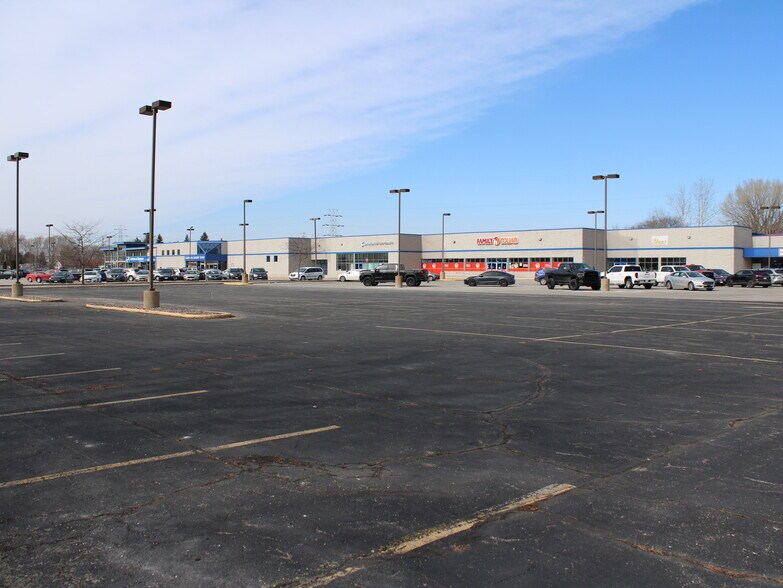 More Photos Of 7-75 W Scott St, Fond Du Lac General Retail For Sale