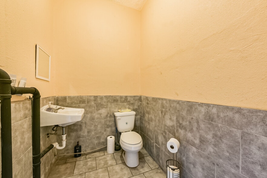 More Photos Of 2623 Berry Rd, Houston General Retail For Sale