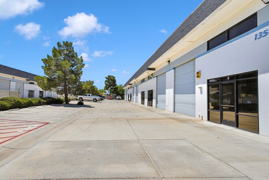More Photos Of 13560 Tonikan Rd, Apple Valley Service For Sale