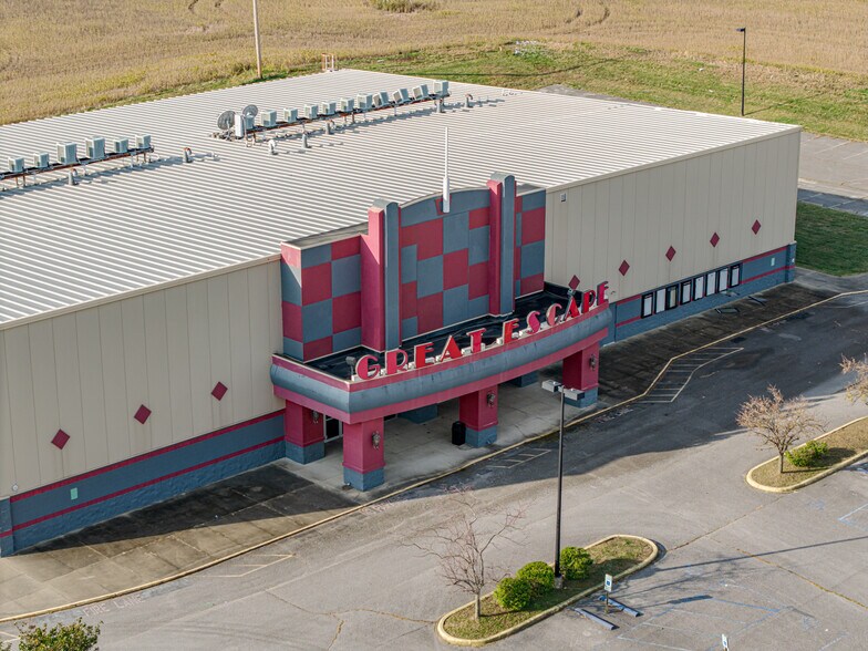 More Photos Of 250 Breighton Cir, Shelbyville Movie Theatre For Sale