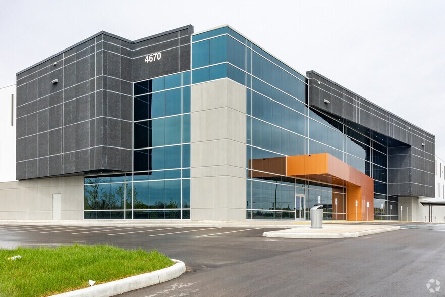 More Photos Of 4670 Garrard Rd, Whitby Distribution For Lease