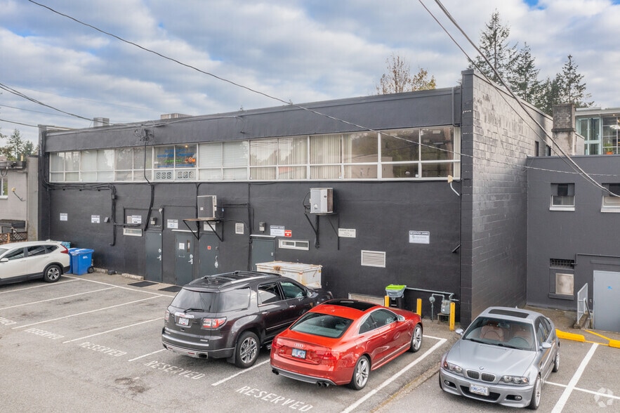 More Photos Of 3044 Edgemont Blvd, North Vancouver Storefront Retail Office For Lease