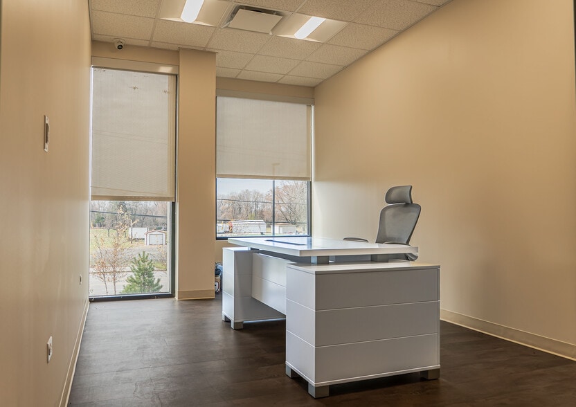 More Photos Of 15131 Kedzie Ave, Markham Warehouse For Sale